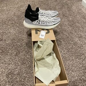 Brand new Yeezy350cpmt.